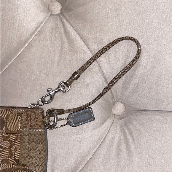 Coach wristlet - Picture 2 of 4